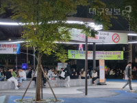 오후 10시, 술집 문닫자 공원·광장으로 모이는 ‘주당’들
