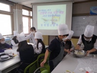 파티셰 꿈을 키워요…칠곡 동명중·고 직업 체험