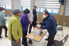 청송군 도평1리 마을운영위, 마을 전 세대에 위로금 전달