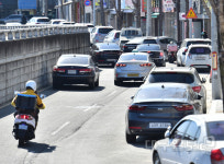 대구 구암교에 불법주차된 차량들...