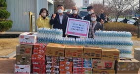경산시 압량읍기업경영인협, 경산보건소에 간식 전달