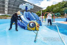 개장 준비하는 두류 야외수영장