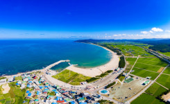 무더위를 날리는 특권…깨끗하고 맑은 영덕으로