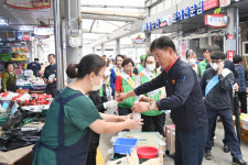 청송군, 진보전통시장 생수나눔 캠페인