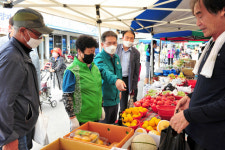 김진열 군위군수 전통시장 격려 방문