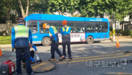 대구 수성구 한 도로 아스팔트 치솟아