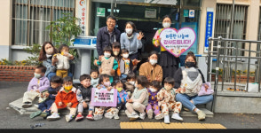 빛나는 별 어린이집, 바자회 수익금 기부