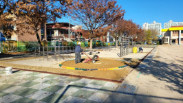 대구서부교육지원청, ‘운동장 체육시설의 모랫바닥 정비 작업’ 시범운영