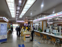 ‘가정의 달’ 맞아 여권 발급 역대급 적체…지자체, 야간 민원실 운영