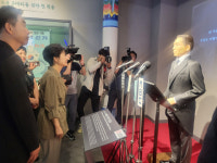 박근혜 전 대통령, 어머니 49주기 기일 맞춰 박정희 대통령 생가 찾아