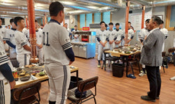이종원 화성산업 회장, 경북고 야구단 전체에 깜짝 점심대접 …무슨일?