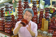 손님 맞이 분주한 재래시장.