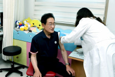 최기문 영천시장, 코로나 예방접종…고위험군 접종 활성화 홍보 나서