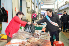 고령군 설 맞이 ‘전통시장 및 상가 장보기’ 앞장