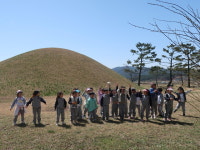 경주 유치원생들 선덕여왕길에서 역사문화 배우는 야외체험활동