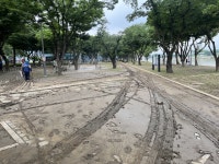 동촌유원지 덮친 금호강, 인근 상인 허리춤까지 물 들어차…장사 못해요