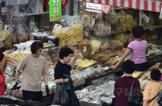 추석 맞은 서문시장, 인파로 북적북적