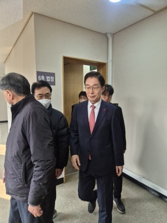 뇌물 등 혐의 임종식 경북교육감 1심 징역 2년 6개월…법정구속은 면해