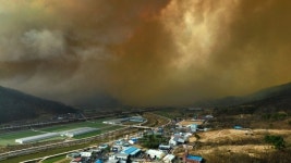 의성군 안평면 아비규환…마을 뒤덮는 희뿌연 연기