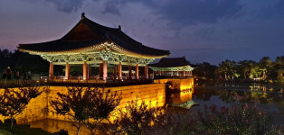 [13부 스토리로 만나는 경북의 문화유산] (7) 경주 동궁과 월지…빛으로 만든 명상 공간