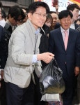 양보하지 마세요 응원에 엄지 척…김문수 포항 방문