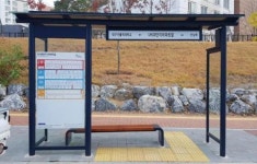 대구 버스 승강장 디자인 제각각…좁은 인도로 향한 버스 승강장, 아찔한 순간도