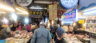 [현장에서] 차례상엔 돔배기 필수지 명절 앞둔 영천시장 인산인해
