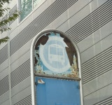 몇 번 버스가 정차하는지 모르겠다...시내버스 정류장 노후 안내판 교체 시급