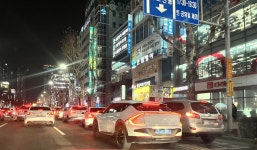 [르포] 밤마다 주차장 되는 대구 수성구 범어동 학원가 앞 도로