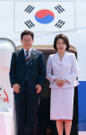 이 대통령 지지율 취임 후 최저 긴장감… 5개국 순방 귀국 후 국정동력 회복 나서