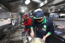 한국 치킨 원더풀…BBQ치킨캠프, 관광상품 자리매김