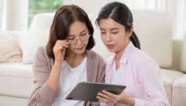 눈이 침침하다면…시력 좋아도 누진안경 착용해야