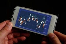 2차전지 관련주, 룰루랄라 콧노래 메가터치·애경케미칼·자이글... 눈물이 주륵주륵 나인테크·SK이노베이션