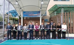 동대문구, 동대부중 야외학습무대 및 학생체력증진시설 개관식 기념촬영