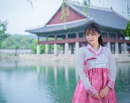 [오늘의 S-girl] 레이싱 모델 임솔아, 현실판 선녀의 청순미모