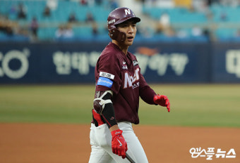 [엠스플 이슈] 이정후 '어깨 관절와순 손상'... 남은 포스트시즌 못 뛴다