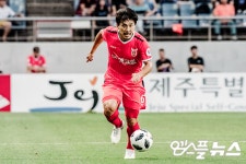 [엠스플 인터뷰] 제주 캡틴 박진포 힘들 때 서로 챙겨야 진짜 원(ONE)팀
