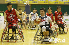 [M+포토] 속공을 펼치는 이병재