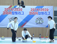 [M+포토] 2019-2020 코리아컬링리그...전북도청의 반격!