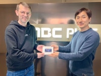 당구황제 브롬달, 옆집 아저씨로 변신?...떡 배달왔어요