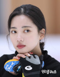 [M+포토] 무결점 미모 송유진...컬링계 손담비!