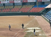 10년 만이네 류현진, 커피 50인분 들고 정든 대전구장 방문 [SPOCHOO in 캠프]