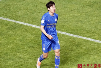 K리그1, 전진우 선수와 티아고의 화려한 득점에 이끌려 전북이 대구를 4-0 완파!