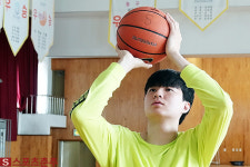 고교생 이현중 인생 바꾼 미국전 '81-133' 완패, 높디높은 'NBA 벽' 알고 도전했다 [춘추 피플]