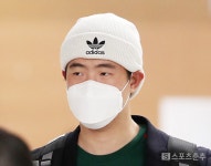 피해자 측과 접촉 계속 노력할 것 두산, 결국 김유성과 계약 도장 찍었다
