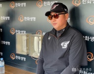 '3G 연속 무안타' 페라자가 살아야 한화 타선이 산다 