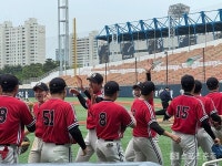 돌풍의 전주고, 우주 에이스 안 쓰고 이겼다…디펜딩 챔피언 덕수고와 결승 격돌 [춘추 현장]
