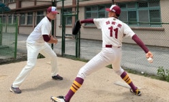 후배들은 나처럼 시행착오 안 겪게 초보 지도자 봉민호와 신생 상동고 야구부의 동반 성장 [춘추 인터뷰]