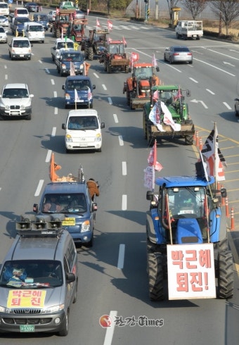 '전국농민 2차 상경 투쟁' 트랙터10대 트론 70여대 동원.. 2박3일 상경투쟁