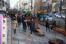 서초구, 불법노점상 사라진 강남대로 푸드트럭·부스형 판매대로 전환